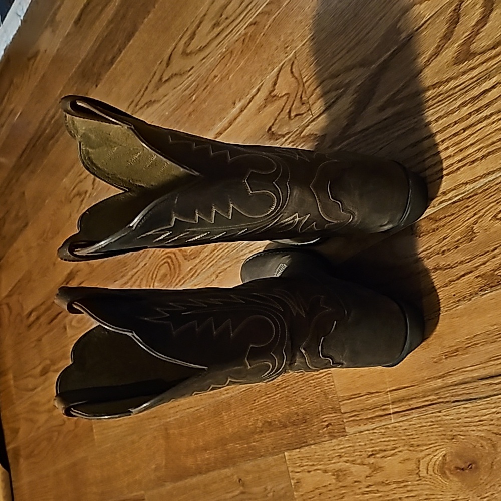 Boots - Picture 2 of 10